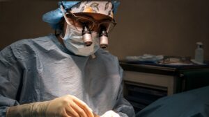 Cirugía del túnel carpiano: ¿cuándo es el momento de operarse y cómo se decide entre las dos técnicas?
